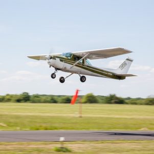 Introductory Flight Lesson In A 2-seat Cessna 152